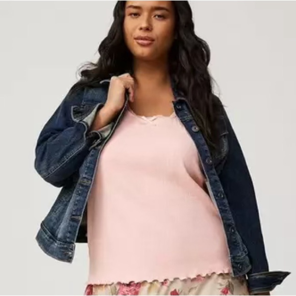 Lace Trim Fitted Scoop Tee